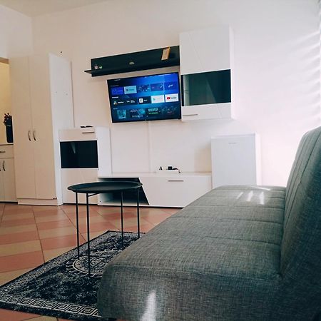 Easy Check In Apartments 021 Vladika Νόβι Σαντ Εξωτερικό φωτογραφία